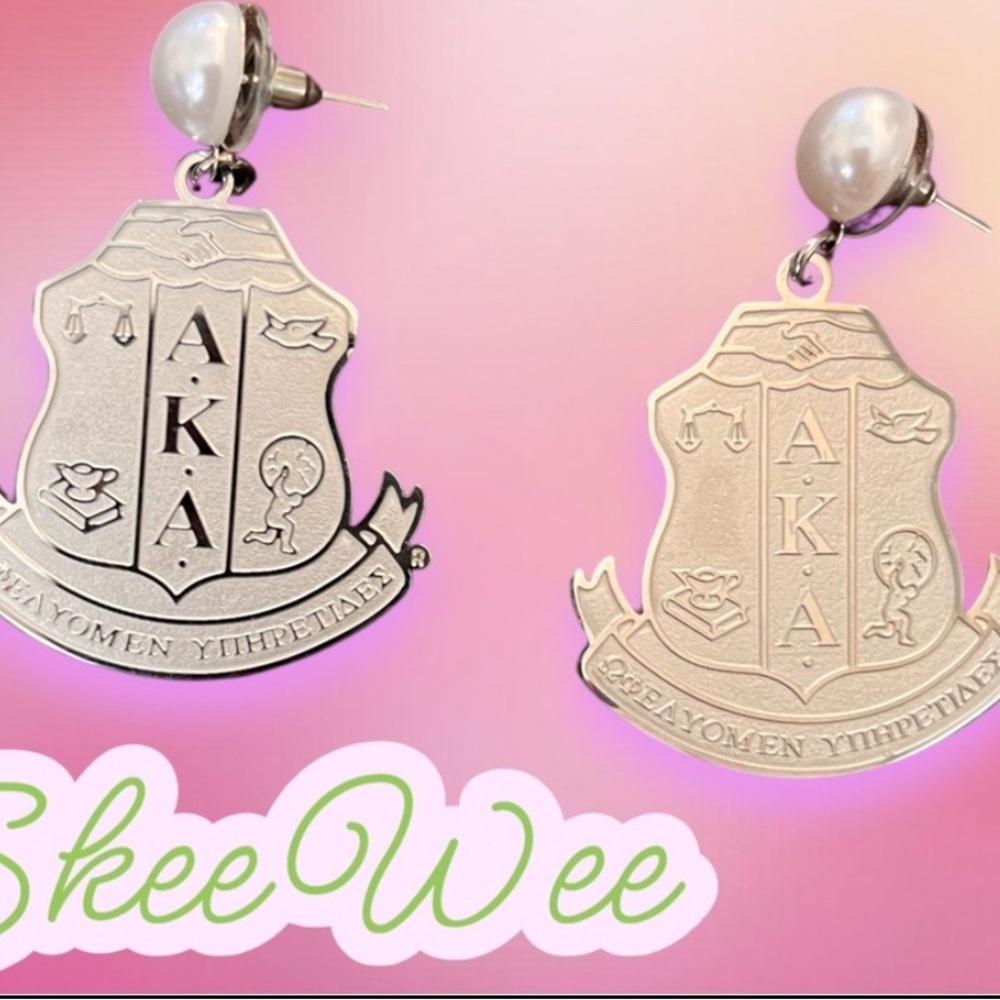 🩷💚AKA beautiful stainless steel shield 
earrings🩷💚